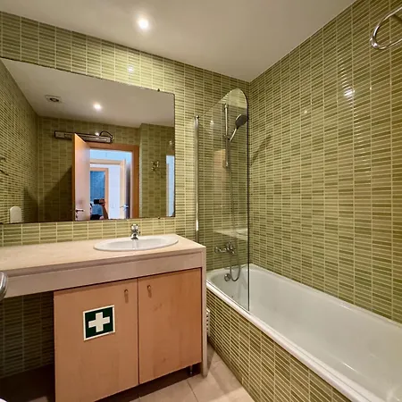 Modern 7 With Pool By Homing Apartment