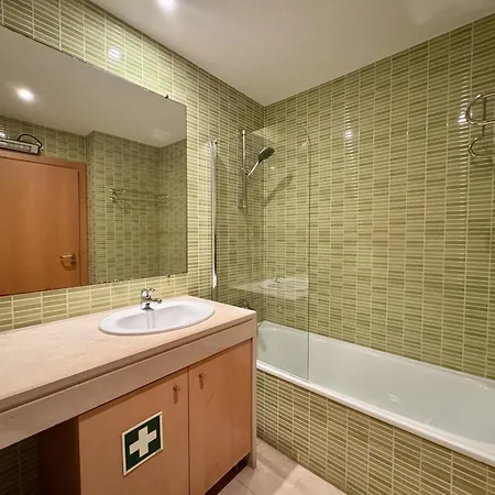Modern 7 With Pool By Homing Apartment *